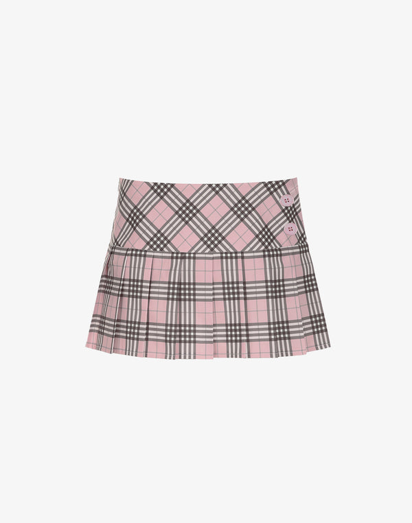 A preppy pink plaid pleated mini skirt, a classic piece of Y2K fashion and campus style.